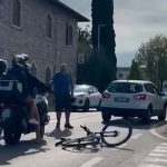 Follia sulla Gardesana a Bardolino: investe due ciclisti dopo una lite e si dà alla fuga. Arrestato 26enne thumbnail