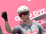 Giro d’Italia 2025, a Napoli la spunta Kaden Groves dopo una tappa difficile
