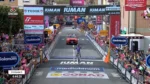 Giro d’Italia 2025: Diego Ulissi in maglia rosa nel giorno di Luke Plapp a Castelraimondo