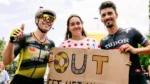 “Wout non lo sa ancora, ma ci sposiamo!” Trovata la tifosa a cui Alaphilippe aveva strappato il cartello