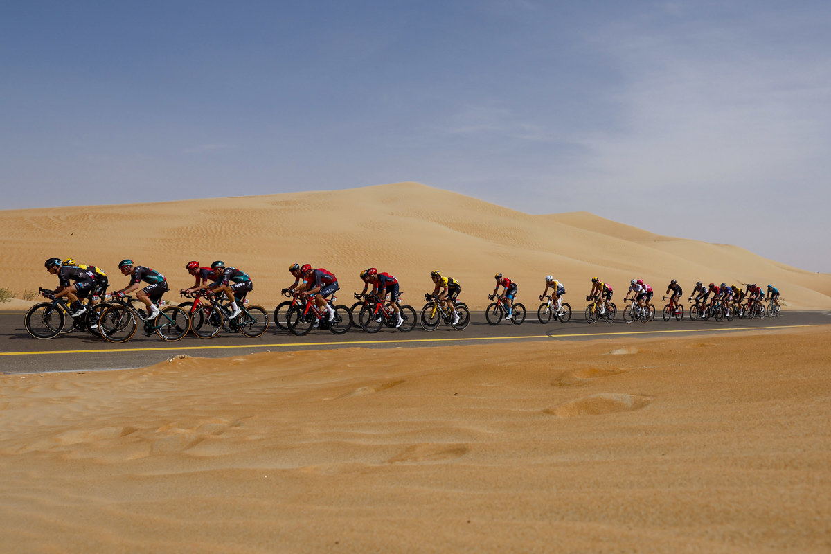 Occhiali AI: l’UCI li approverà mai per l’uso in gara? Pro e contro di una rivoluzione (pericolosa) UAE Tour 2023