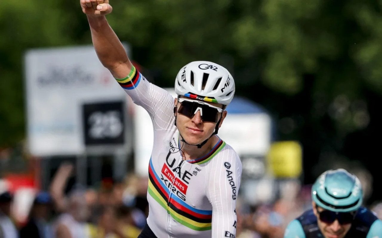 Giro di Svizzera 2026, anche l’ultima tappa è di Tadej Pogacar: beffato Lenny Martinez nel finale