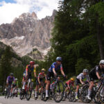 Fioccano le multe per la pipì al Giro d'Italia Women 2026: sei atlete sanzionate a Santo Stefano di Cadore sanzione