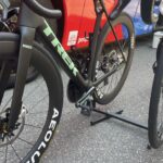 Mads Pedersen non abbandona il monocorona: il dettaglio tecnico della sua Trek monocorona